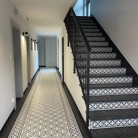 Port Apartment *